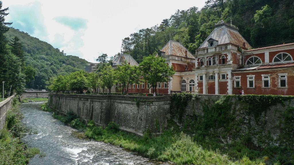 Pensiunea Floare De Colt Ξενοδοχείο Băile Herculane Εξωτερικό φωτογραφία